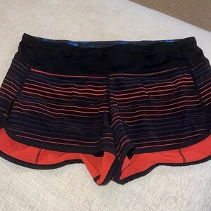 Lululemon Speed Short H2O 2.5” inseam size 6